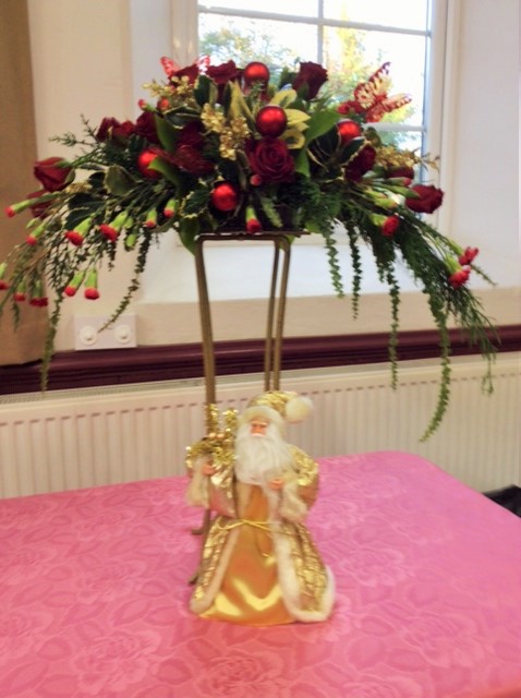 Flower arranging demonstration Lynne Christmas 2019 - photo 4